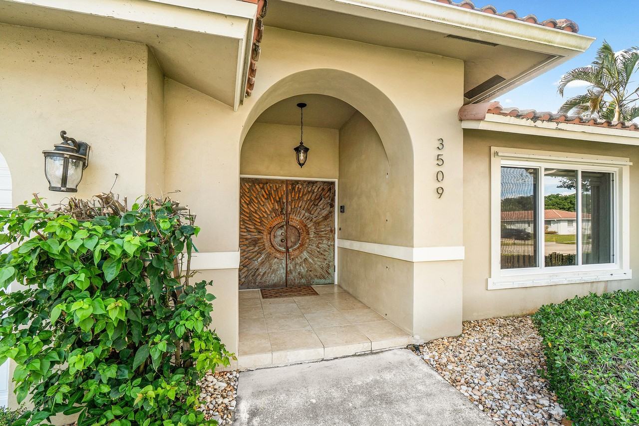 3509 Nw 26th Ct - Photo 2 of 33