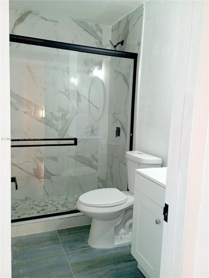 2531 West 60th Place #101 - Photo 2 of 13