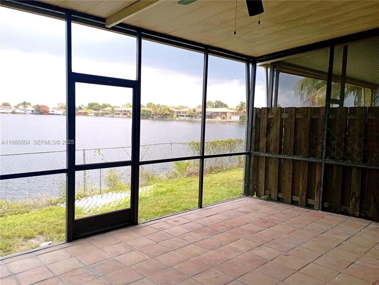 2531 West 60th Place #101 - Photo 3 of 13