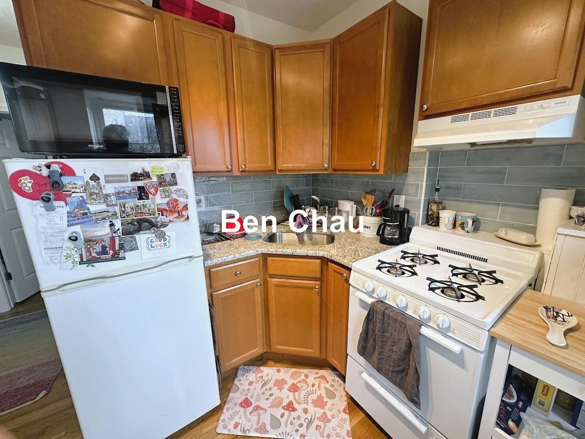 1056 Cambridge St #2A - Photo 4 of 9