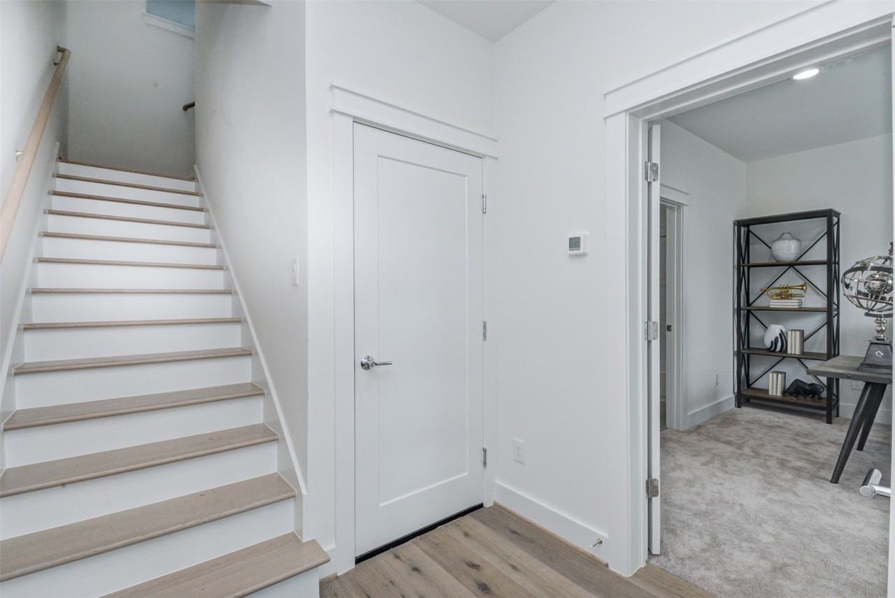 1131 W 17th St - Photo 5 of 33