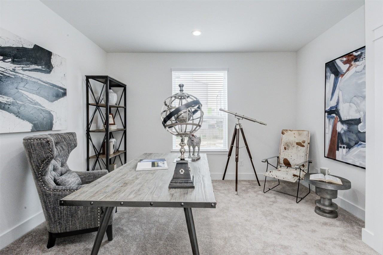 1131 W 17th St - Photo 7 of 33