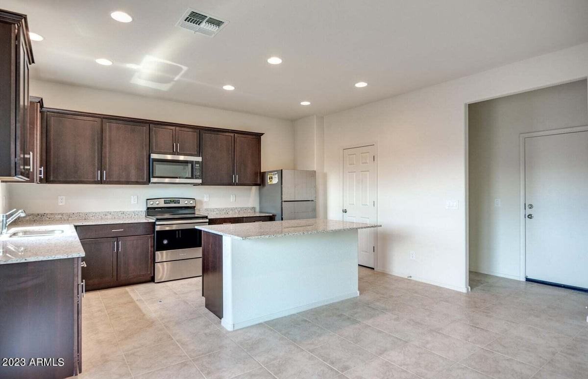 18283 N Presley Ln - Photo 3 of 17
