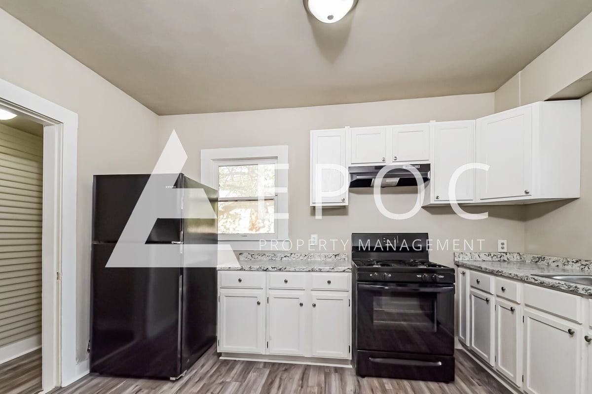 2000 Grant St - Photo 2 of 15