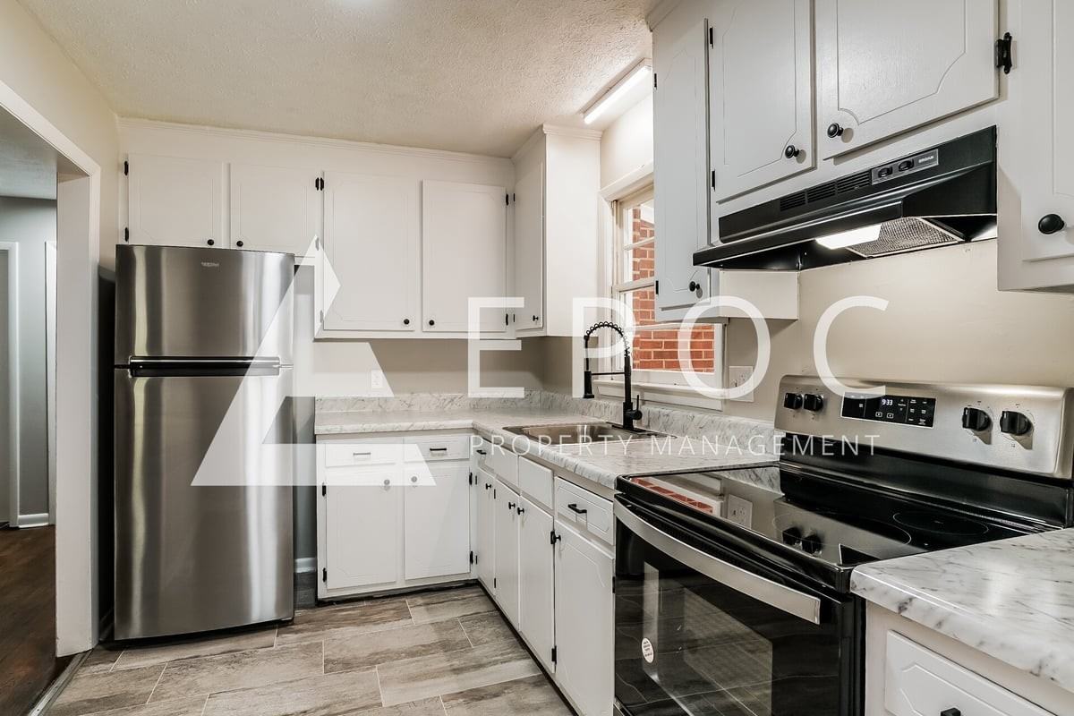 208 Stuart Ave - Photo 3 of 16