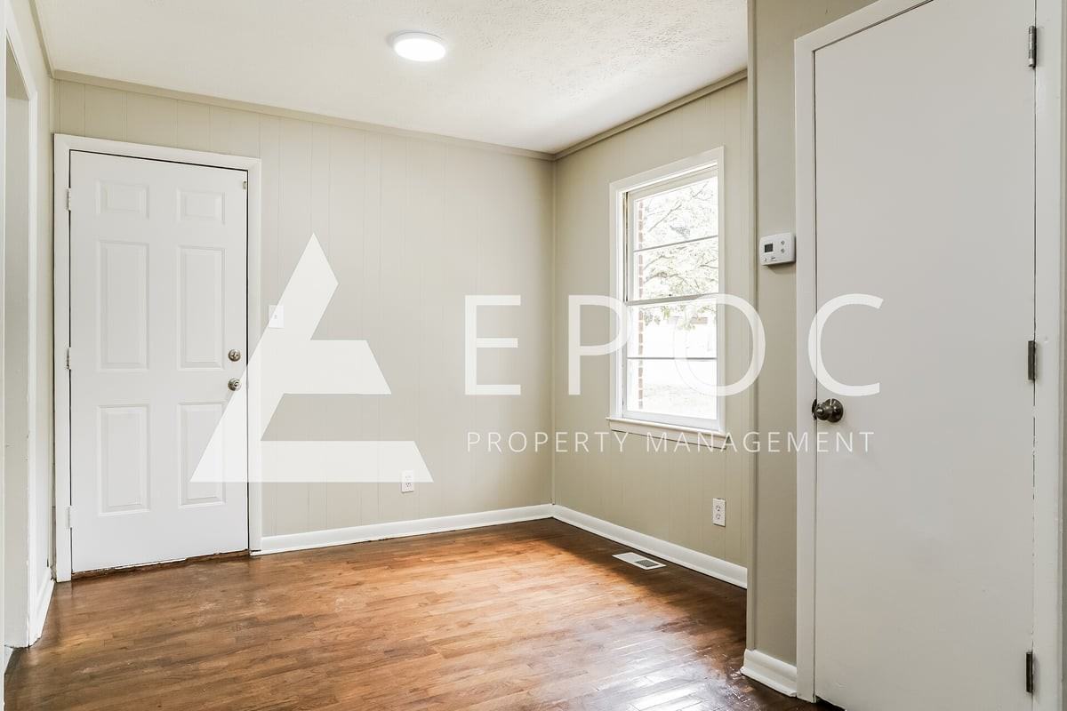 208 Stuart Ave - Photo 5 of 16