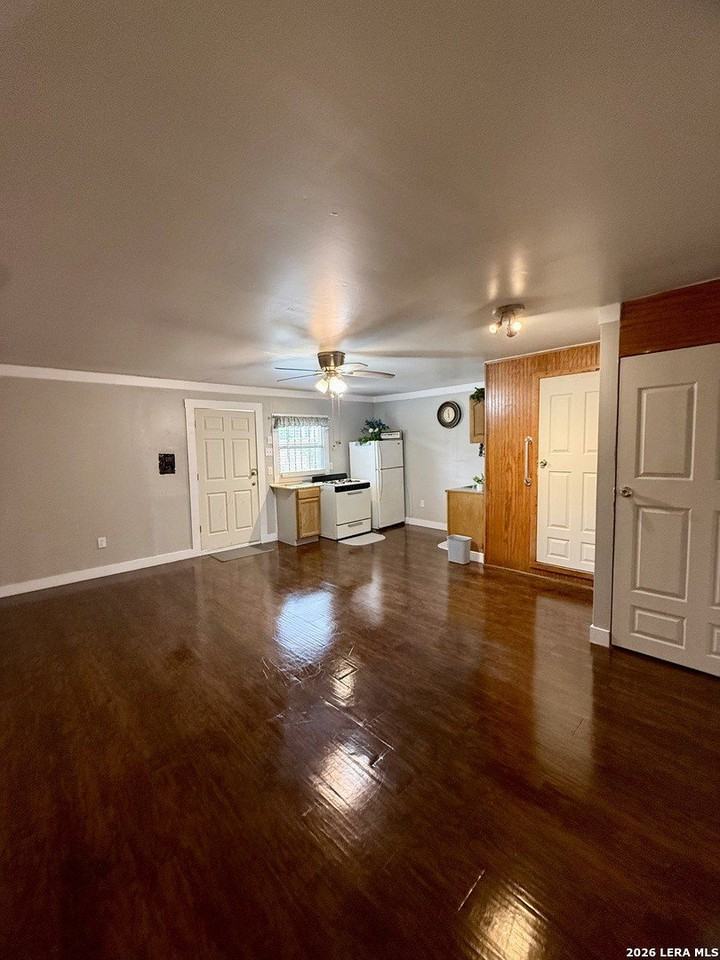 810 Haggin St - Photo 7 of 15