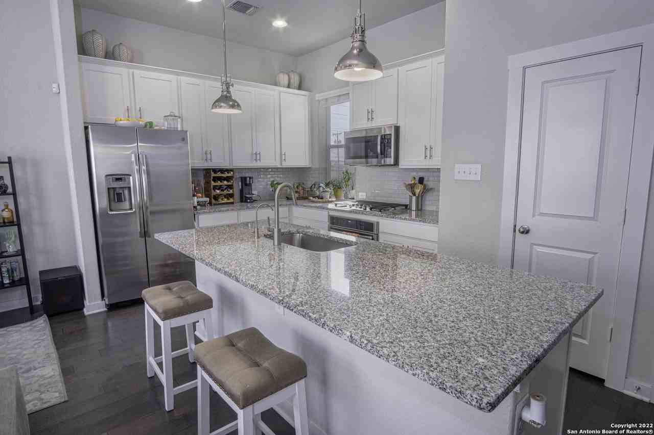 430 Clay St #5 - Photo 6 of 17