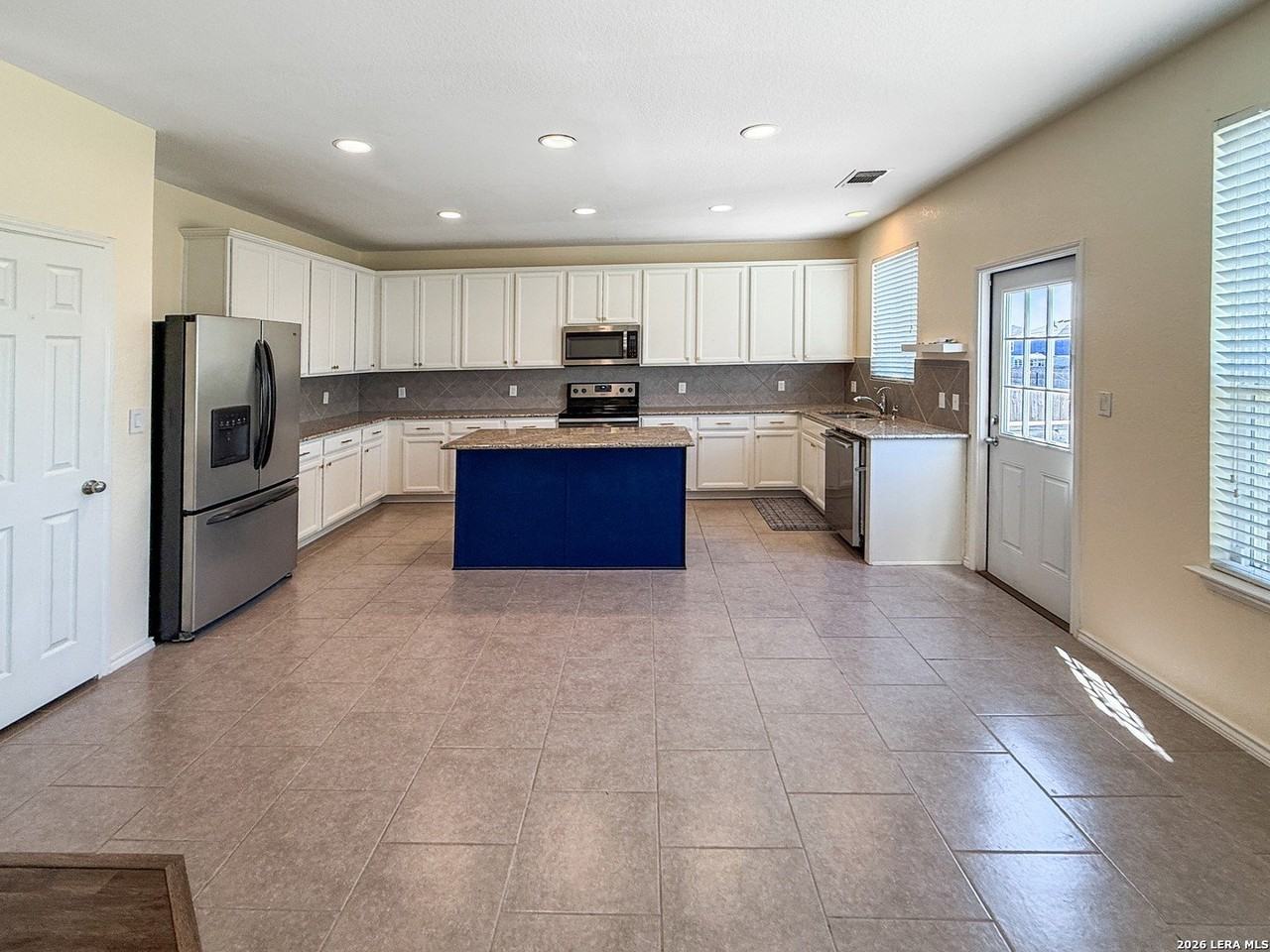 10535 Noble Cyn - Photo 3 of 31