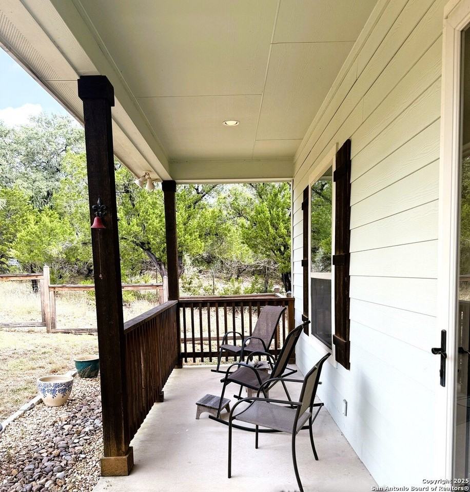 186 Lakeview Rd - Photo 3 of 26