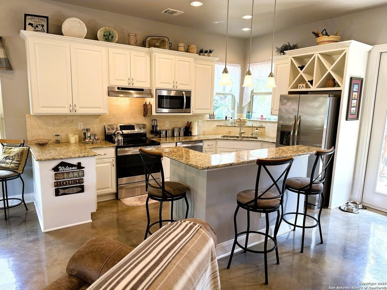 186 Lakeview Rd - Photo 5 of 26