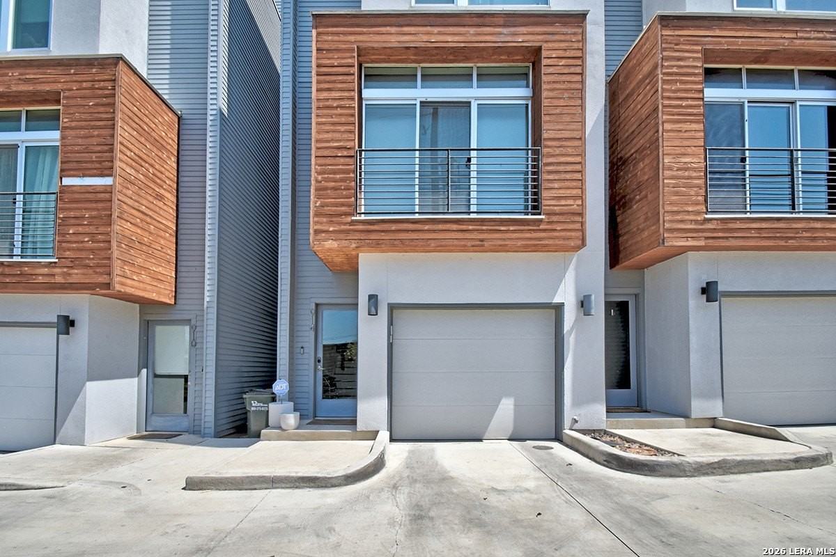 914 E Josephine St - Photo 2 of 30