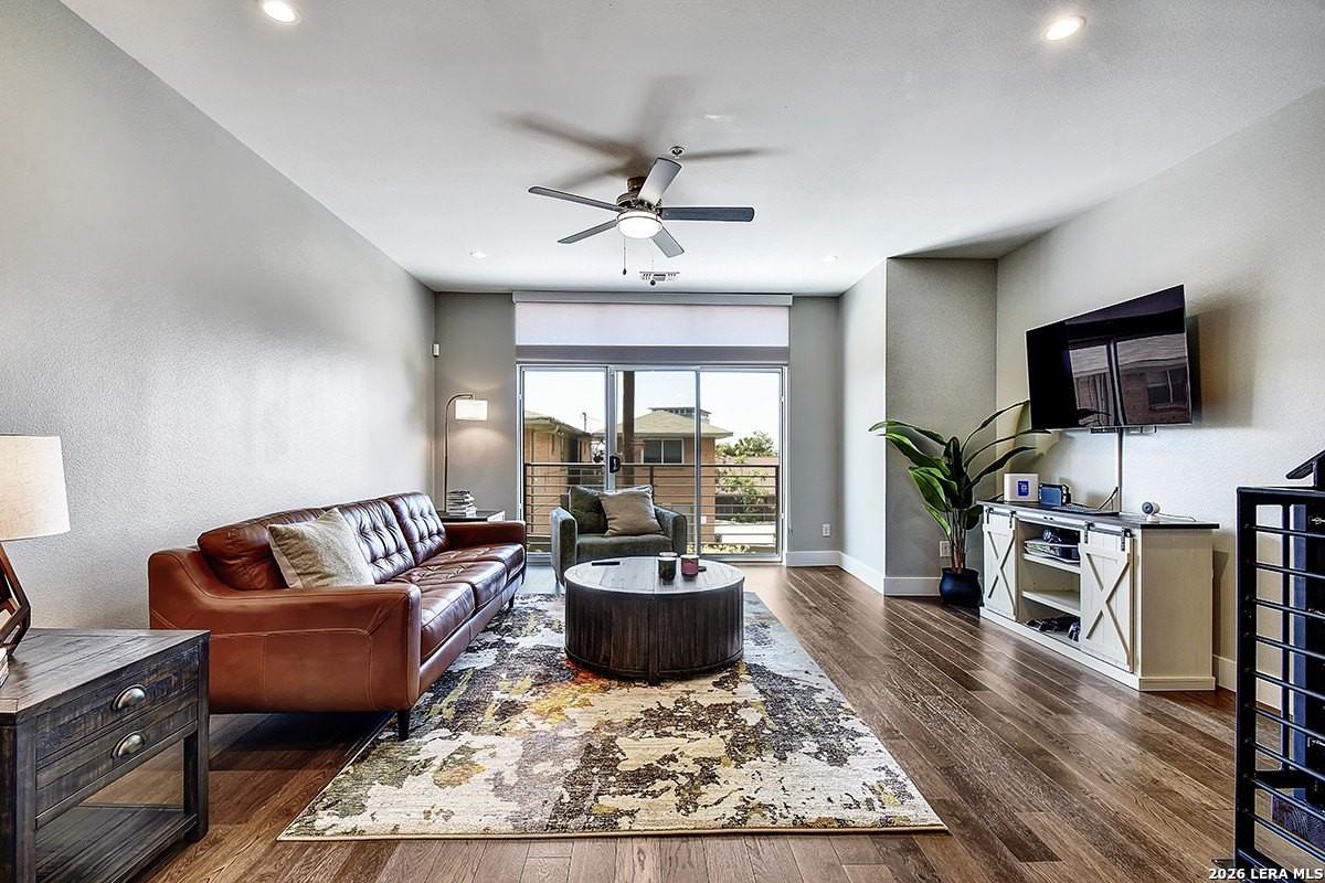 914 E Josephine St - Photo 5 of 30