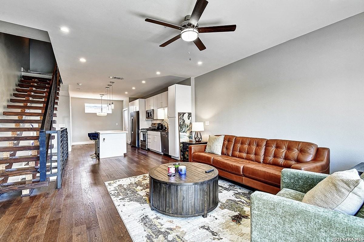 914 E Josephine St - Photo 7 of 30