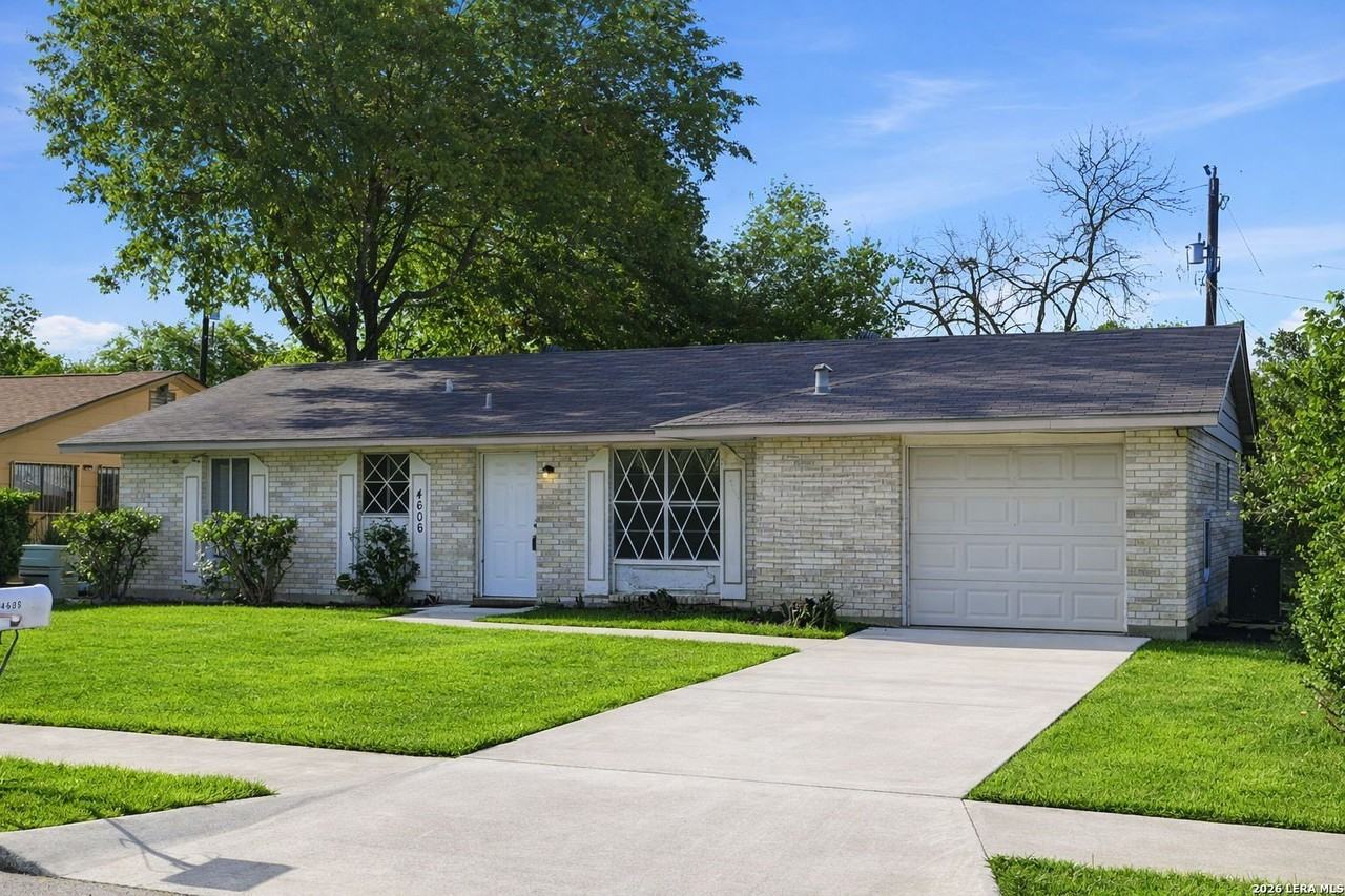 4606 Hollyspring Dr - Photo 2 of 19