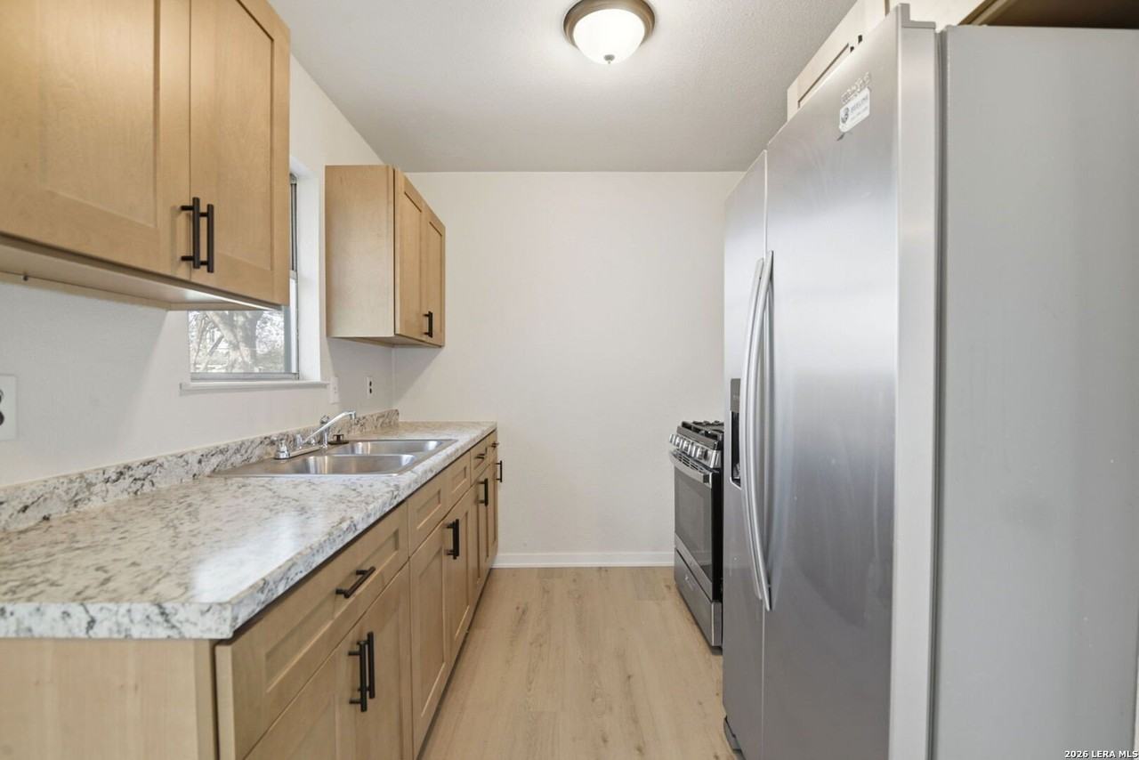 4606 Hollyspring Dr - Photo 7 of 19