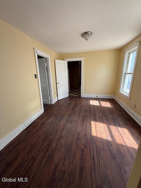 1025 Pleasant St - Photo 3 of 8