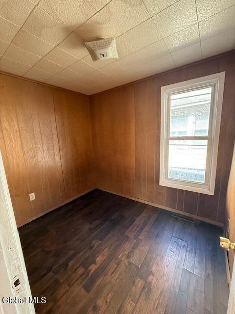 1025 Pleasant St - Photo 4 of 8