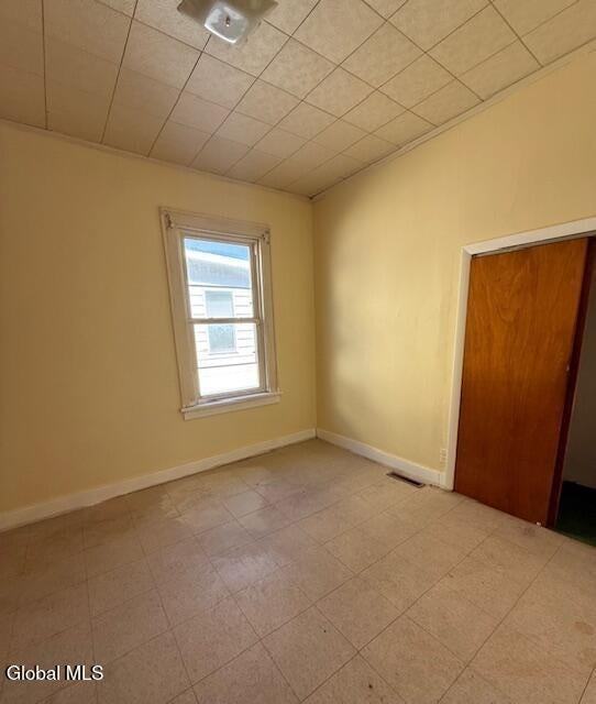 1025 Pleasant St - Photo 7 of 8