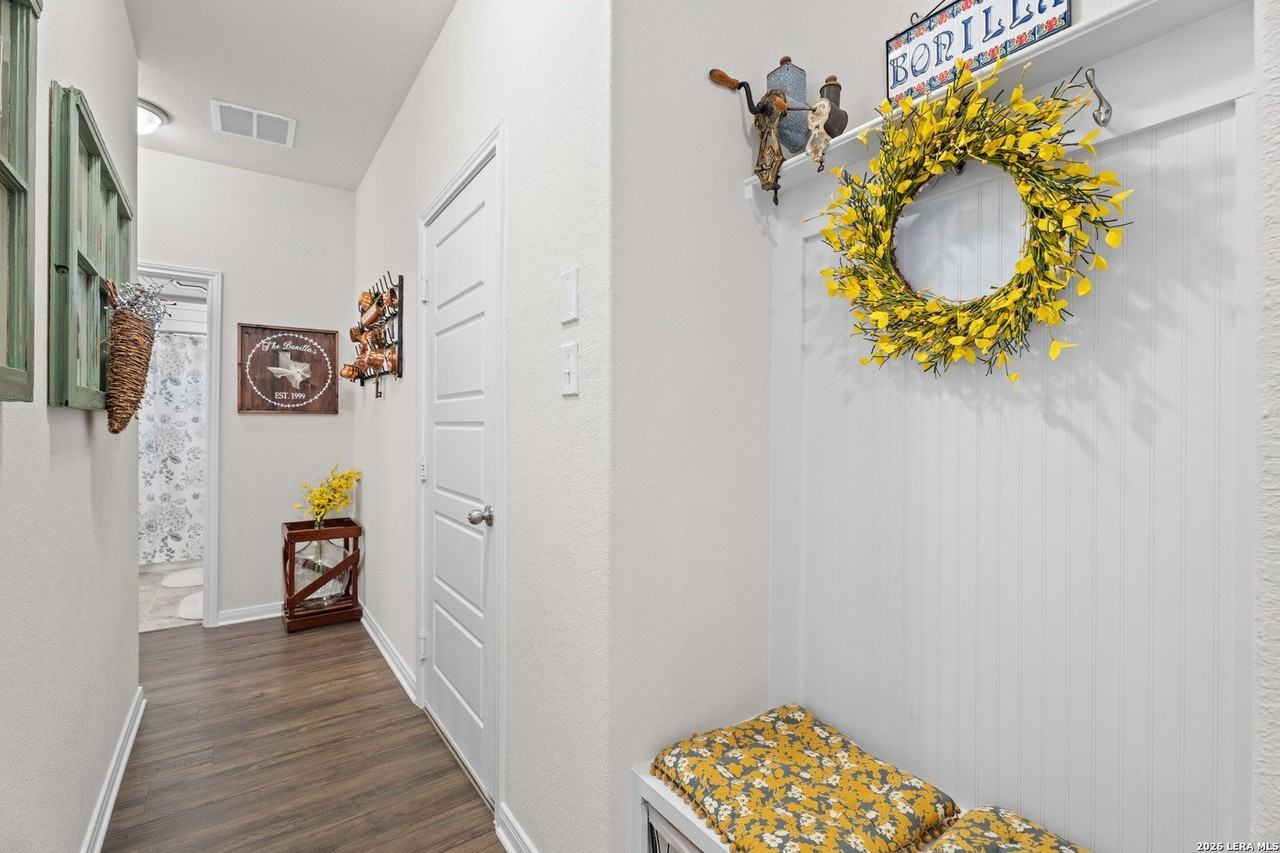 2040 Market Trl - Photo 6 of 33