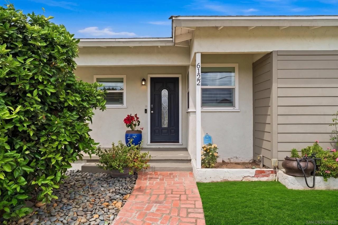 6122 Nagel St - Photo 3 of 37