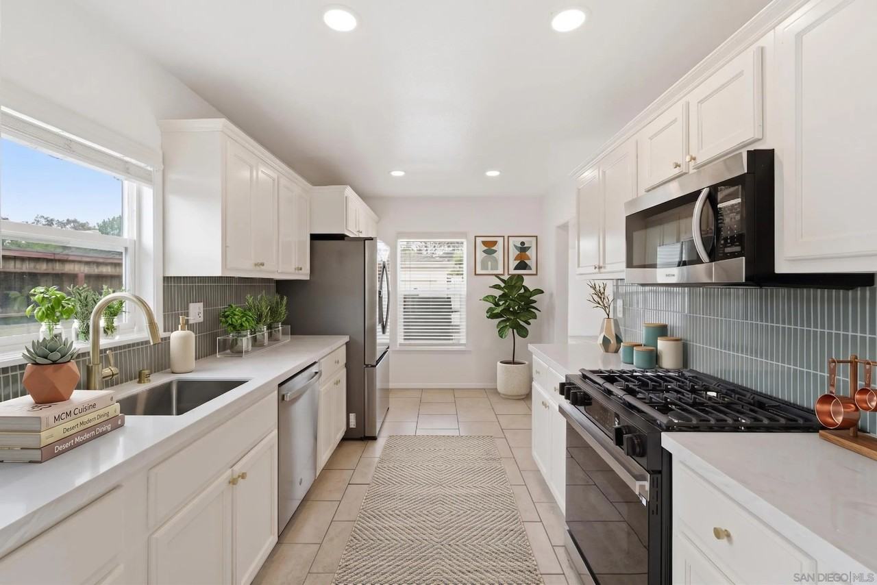 6122 Nagel St - Photo 4 of 37