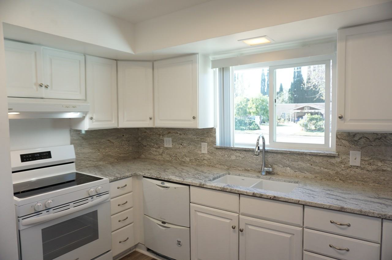 18243 Superior St - Photo 6 of 50