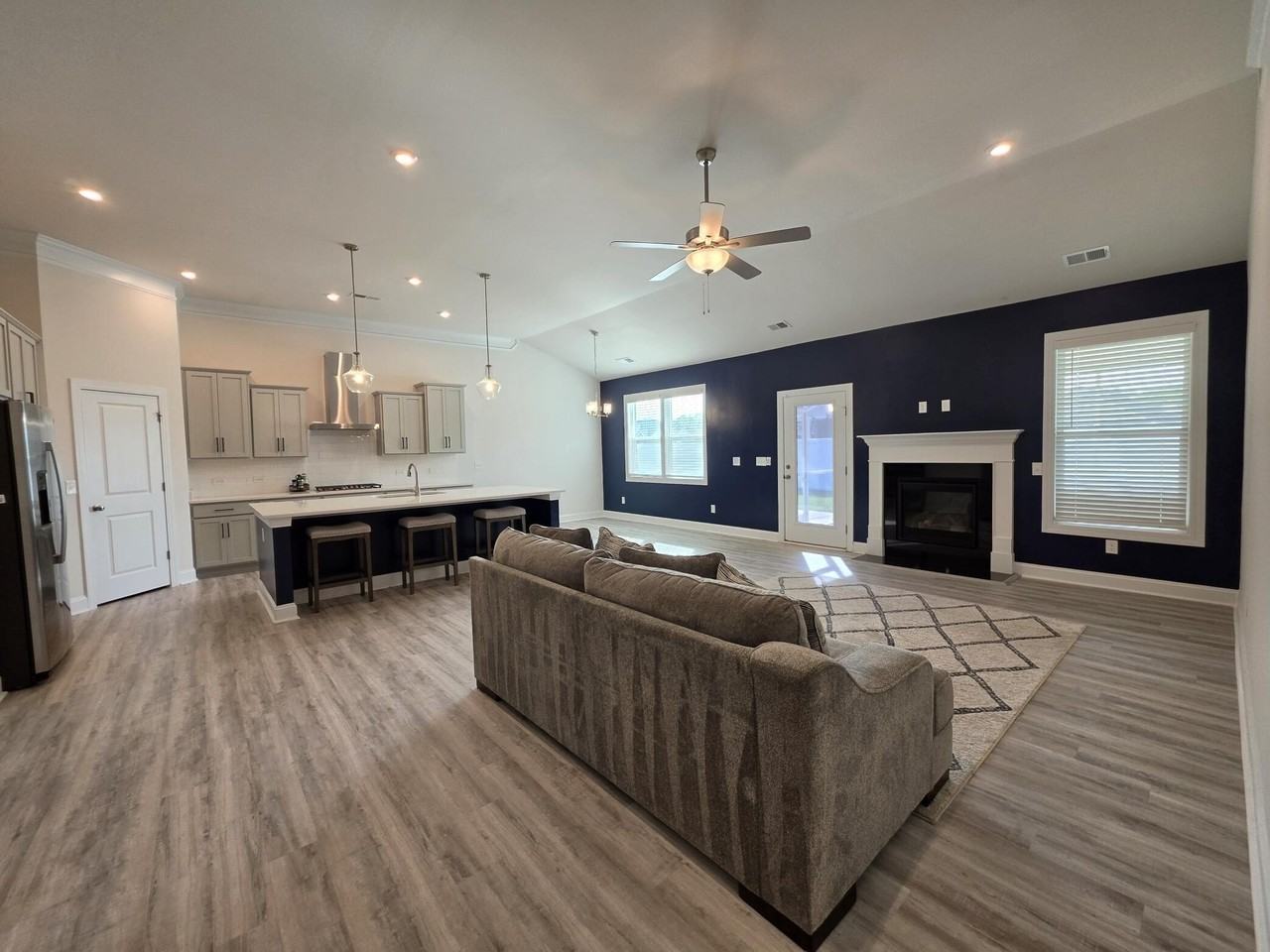 3360 Rustic Dr - Photo 4 of 41