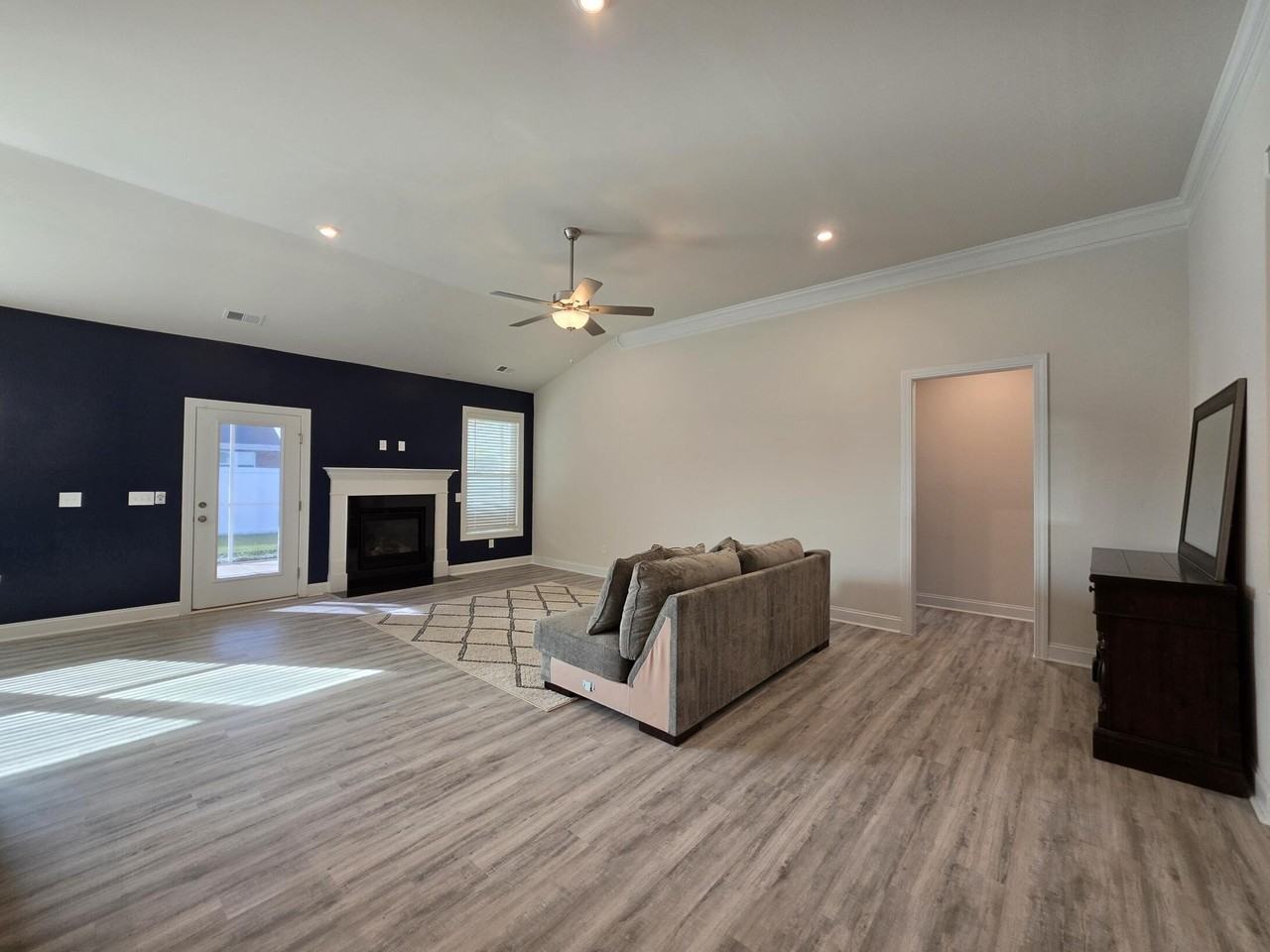 3360 Rustic Dr - Photo 5 of 41