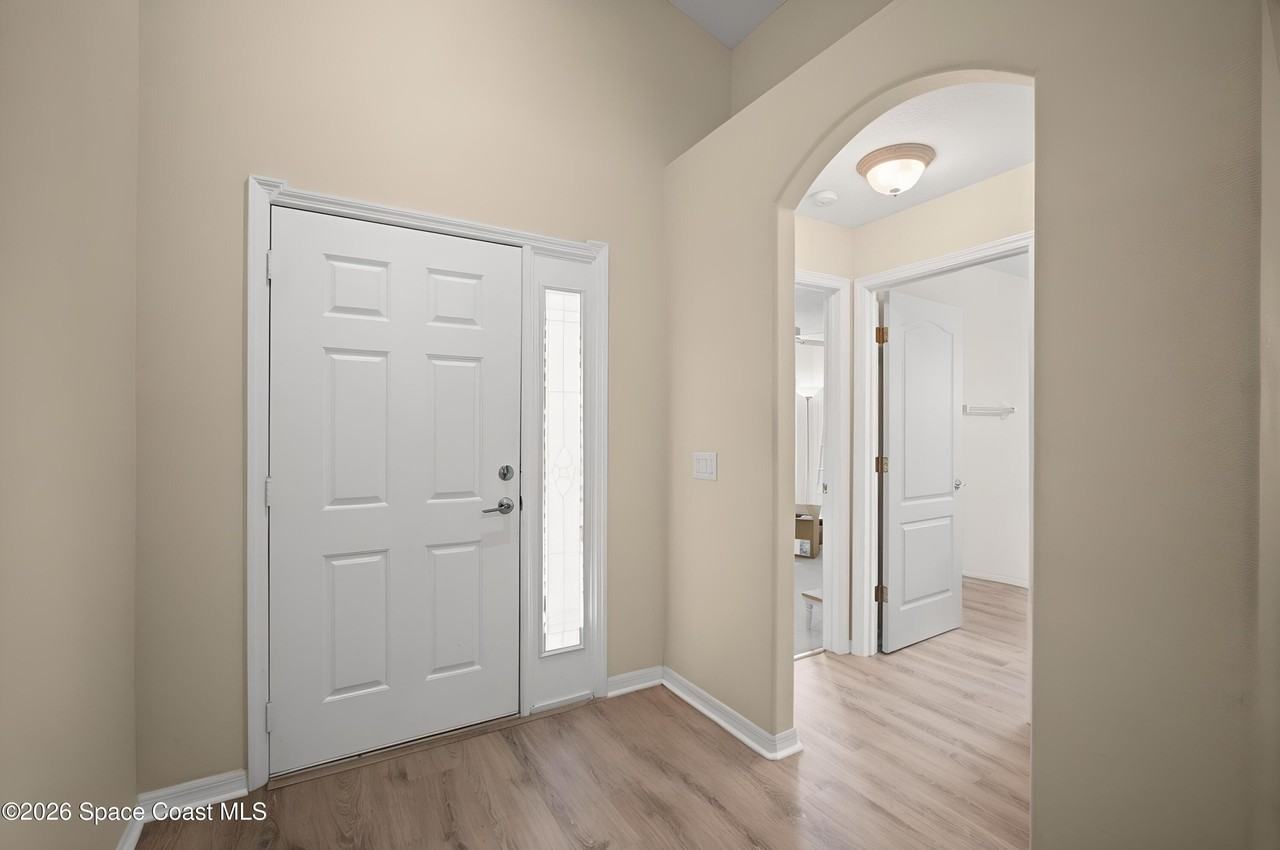 6924 Renshaw Dr - Photo 3 of 33