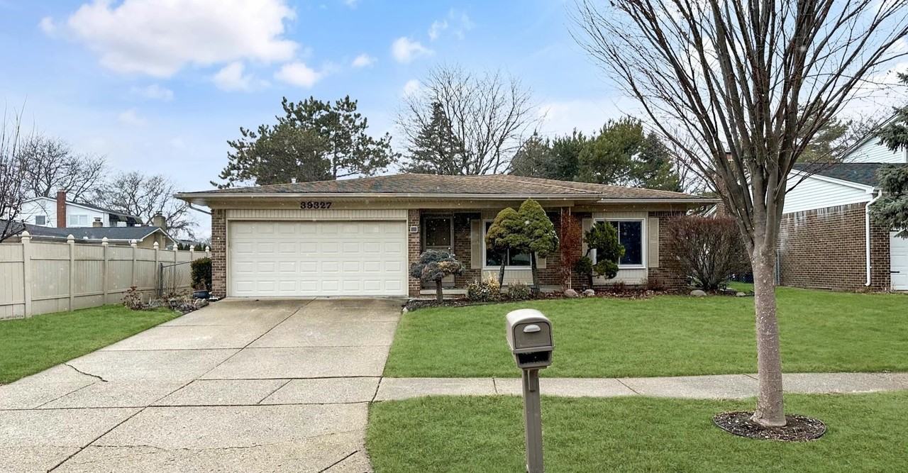 39327 Timberlane Dr - Photo 2 of 23