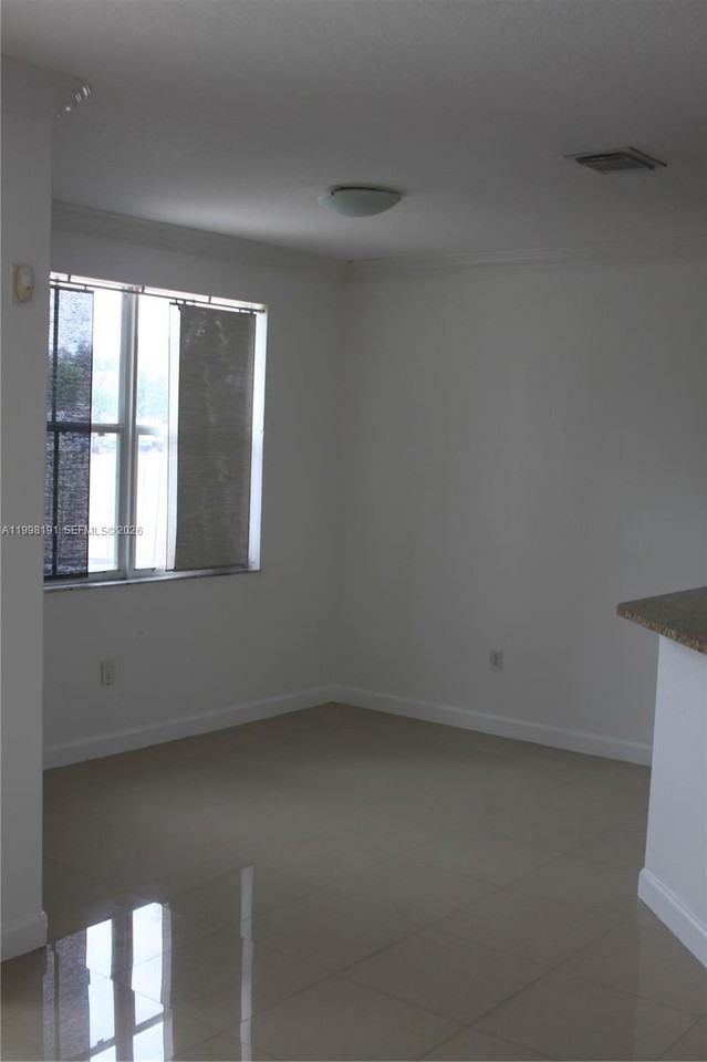 11675 Nw 78th Ln ##0 - Photo 4 of 12