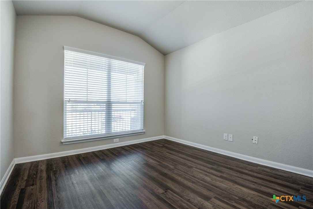 1041 Lauren St - Photo 5 of 28