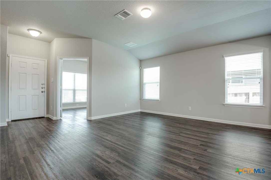 1041 Lauren St - Photo 6 of 28