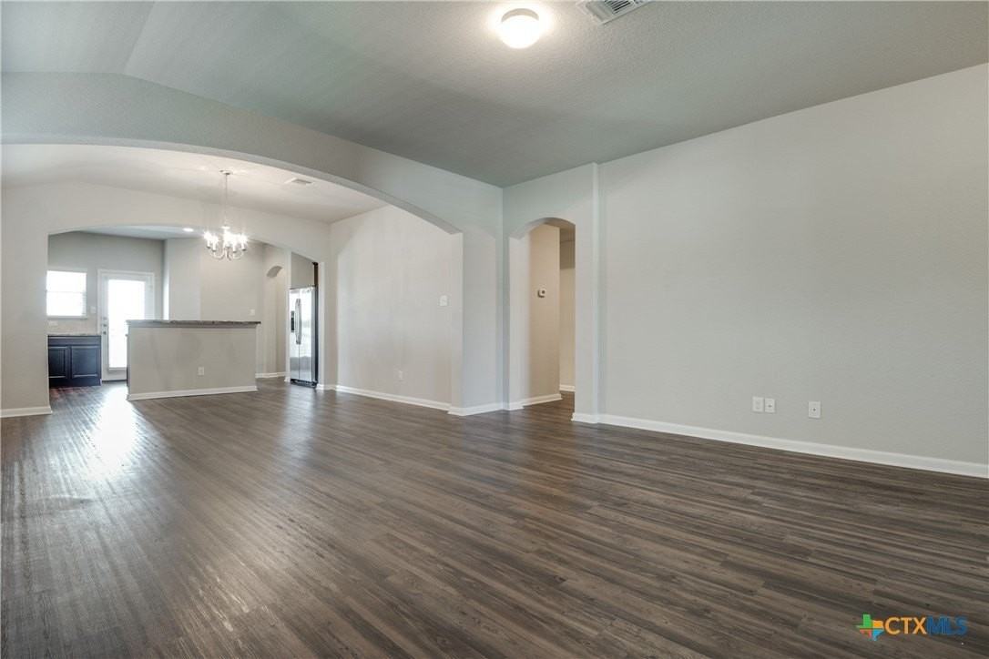 1041 Lauren St - Photo 7 of 28