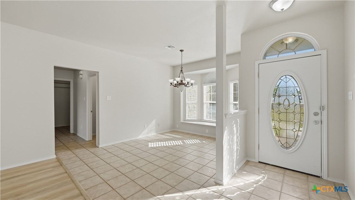 821 Benning - Photo 4 of 37