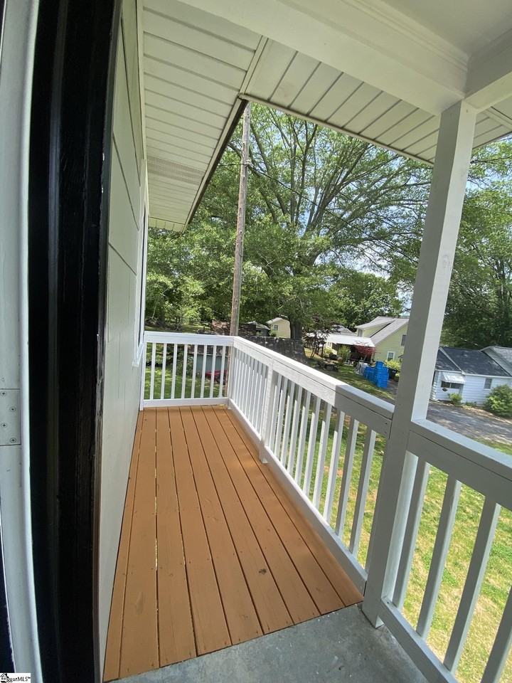 134 E Jones Ave - Photo 3 of 15