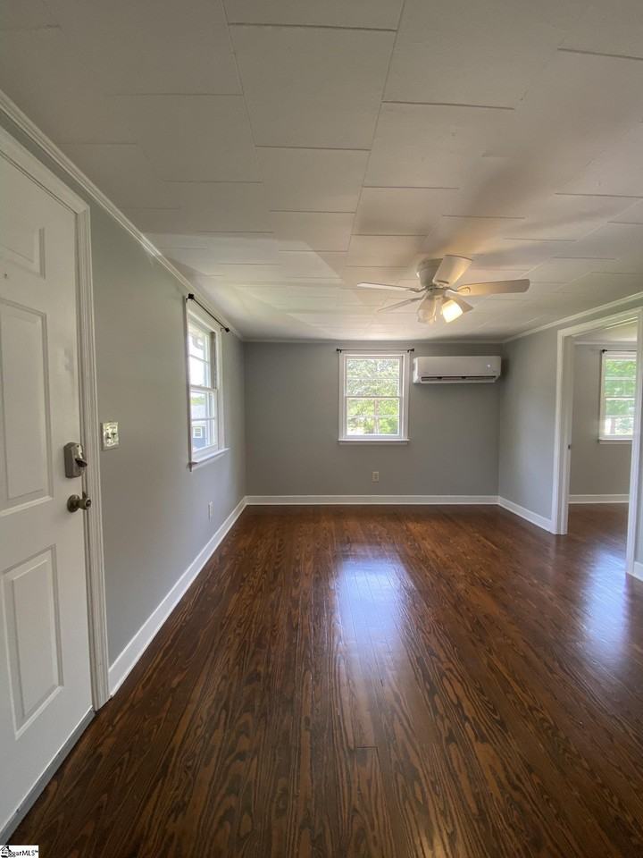 134 E Jones Ave - Photo 4 of 15