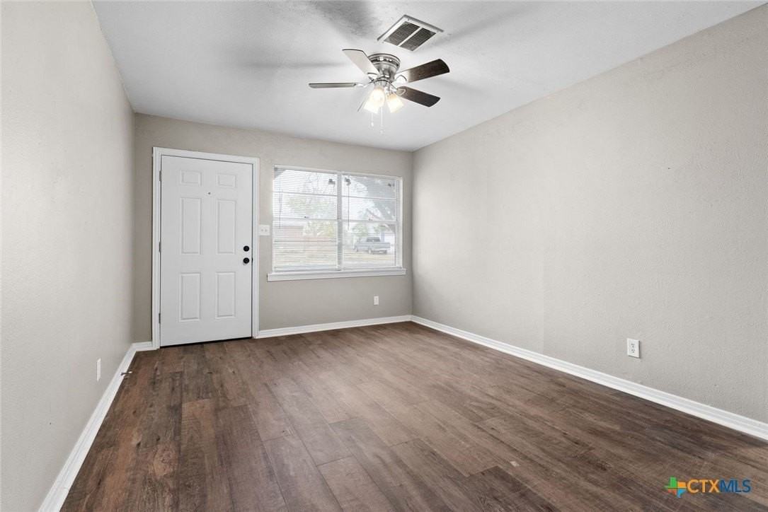 110 North Dr - Photo 4 of 11