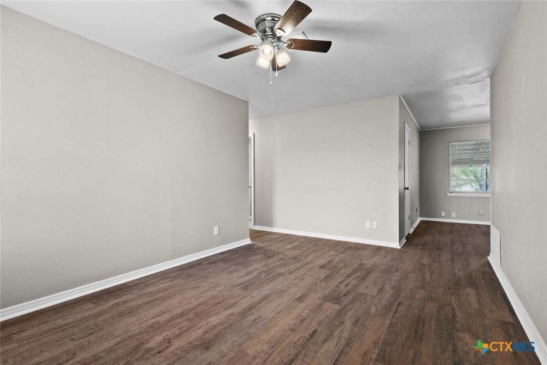 110 North Dr - Photo 5 of 11
