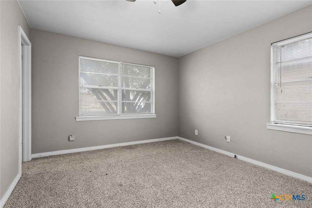 110 North Dr - Photo 6 of 11