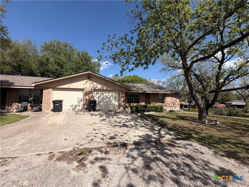 795 Albert St - Photo 2 of 20