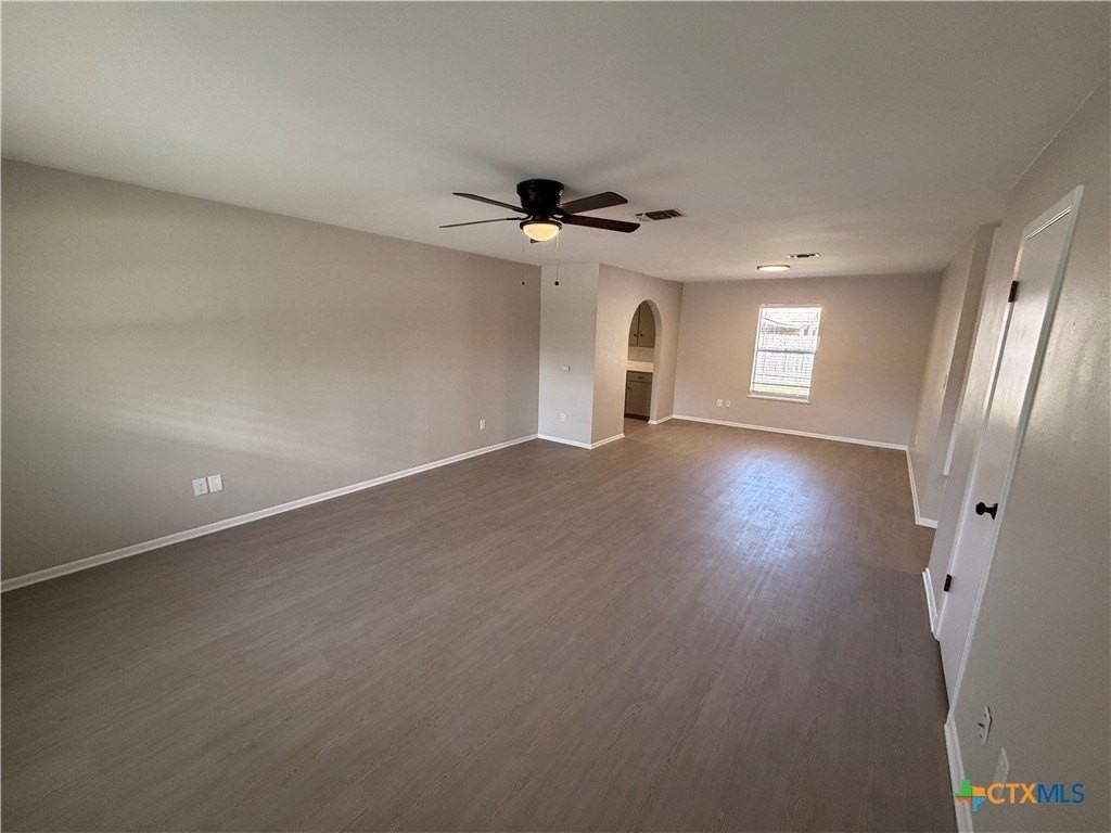 795 Albert St - Photo 3 of 20