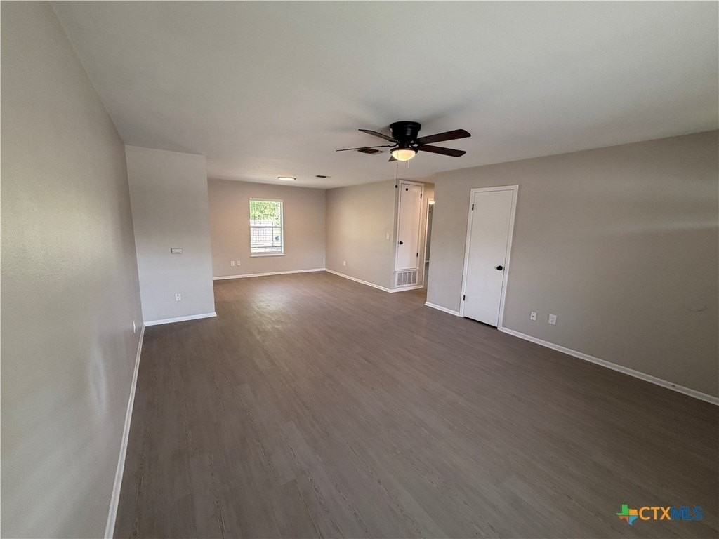 795 Albert St - Photo 4 of 20