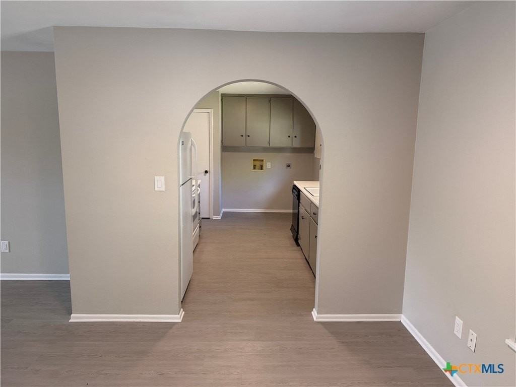 795 Albert St - Photo 7 of 20