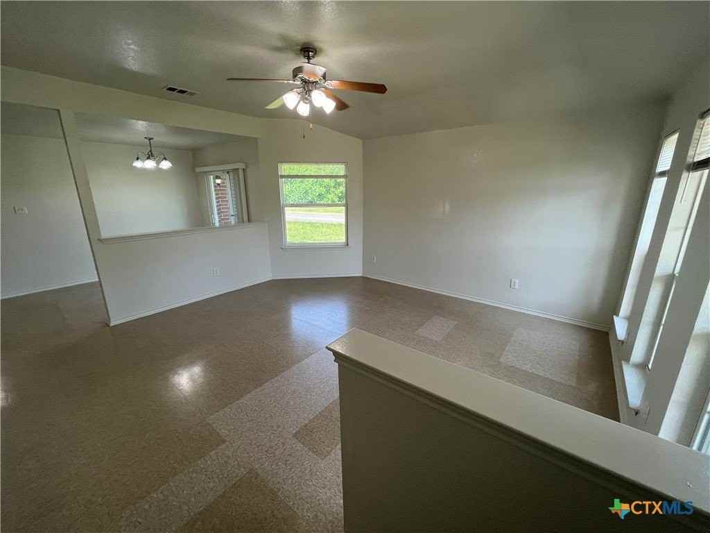 503 E Union - Photo 3 of 18