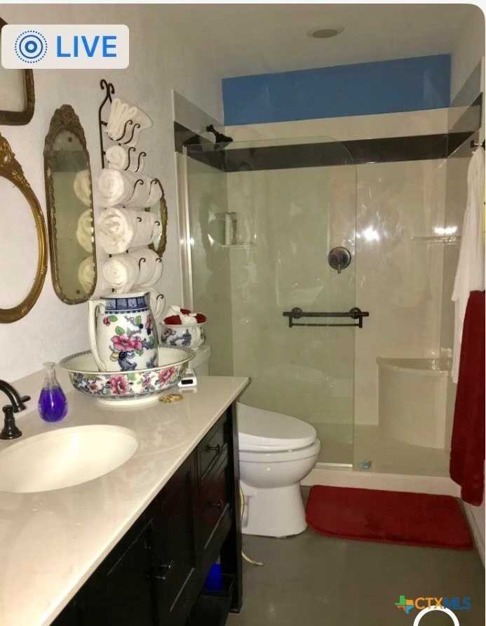 117 E Crockett St - Photo 2 of 4