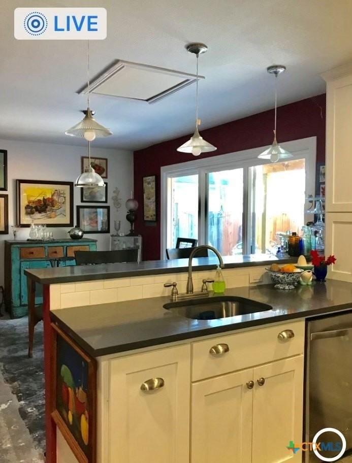 117 E Crockett St - Photo 3 of 4