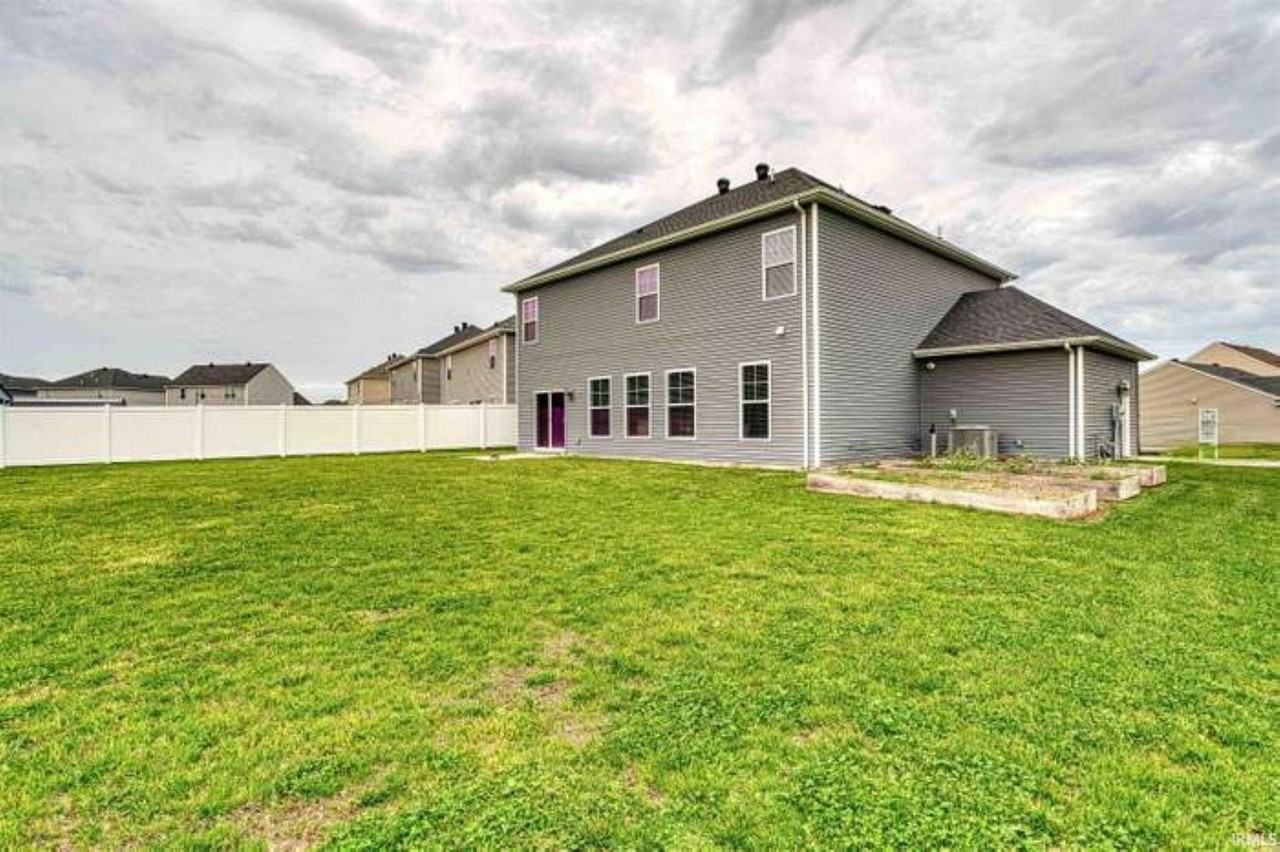 5783 Brookstone Dr - Photo 3 of 13