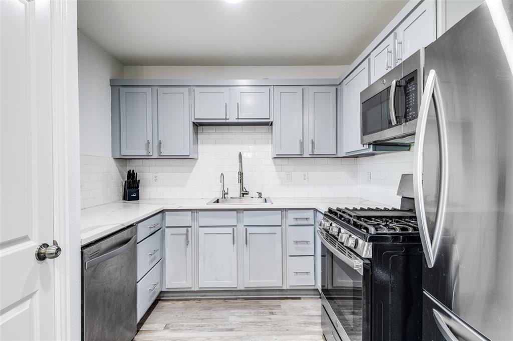 2427 Tolosa Dr - Photo 5 of 13